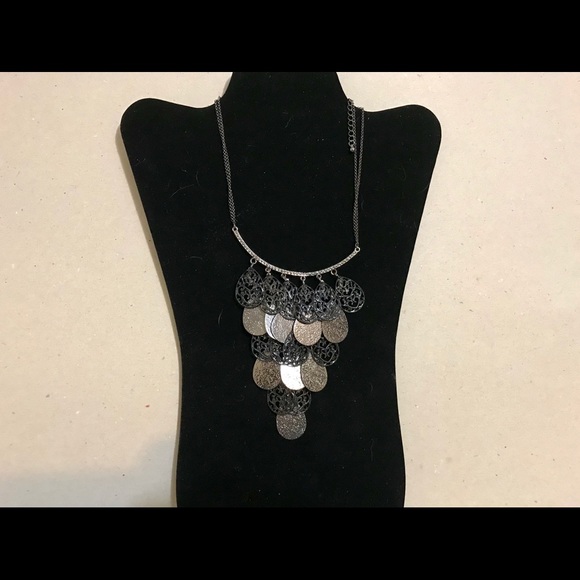 Gunmetal Filagree & Hammered Teardrop 16” Necklace - Picture 2 of 8